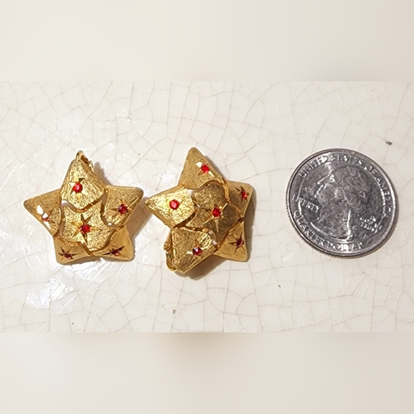 OOAK gold puffy stenciled star with red stars rhinestone clip on earrings - Picture 3 of 4